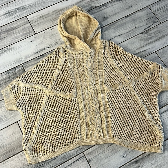 Knit hooded ponch - Picture 4 of 4